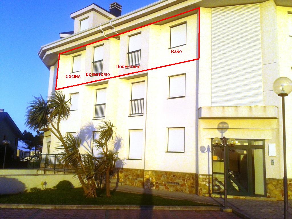 2 dormitorios, salón, Cocina y 2 baños. posibilidad de Cochera cerrada. PRIMERA LINEA DE PLAYA. A 1 KM. DEL CAMPO DE GOLF. URBANIZACION PRIVADA. AMPLIA ZONA VERDE. JUEGOS INFANTILES.